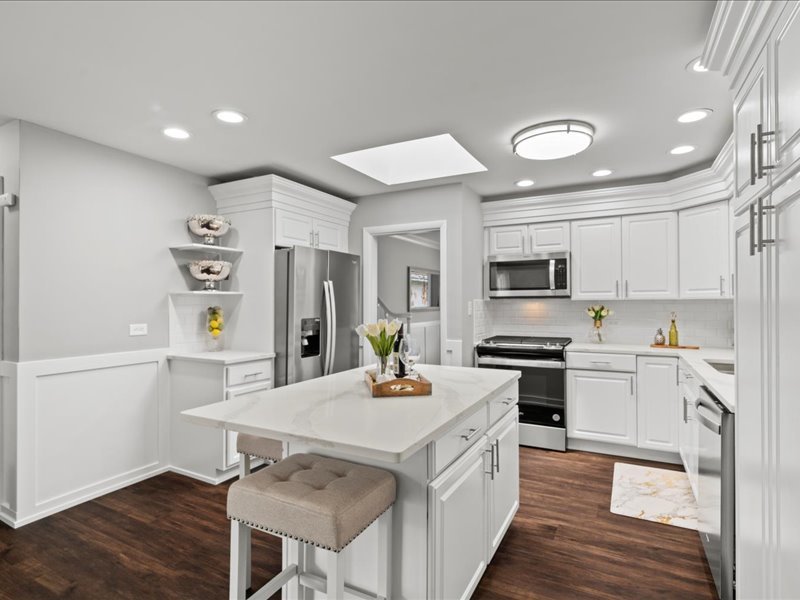 9526 S Kilbourn Avenue, Oak Lawn, IL 60453