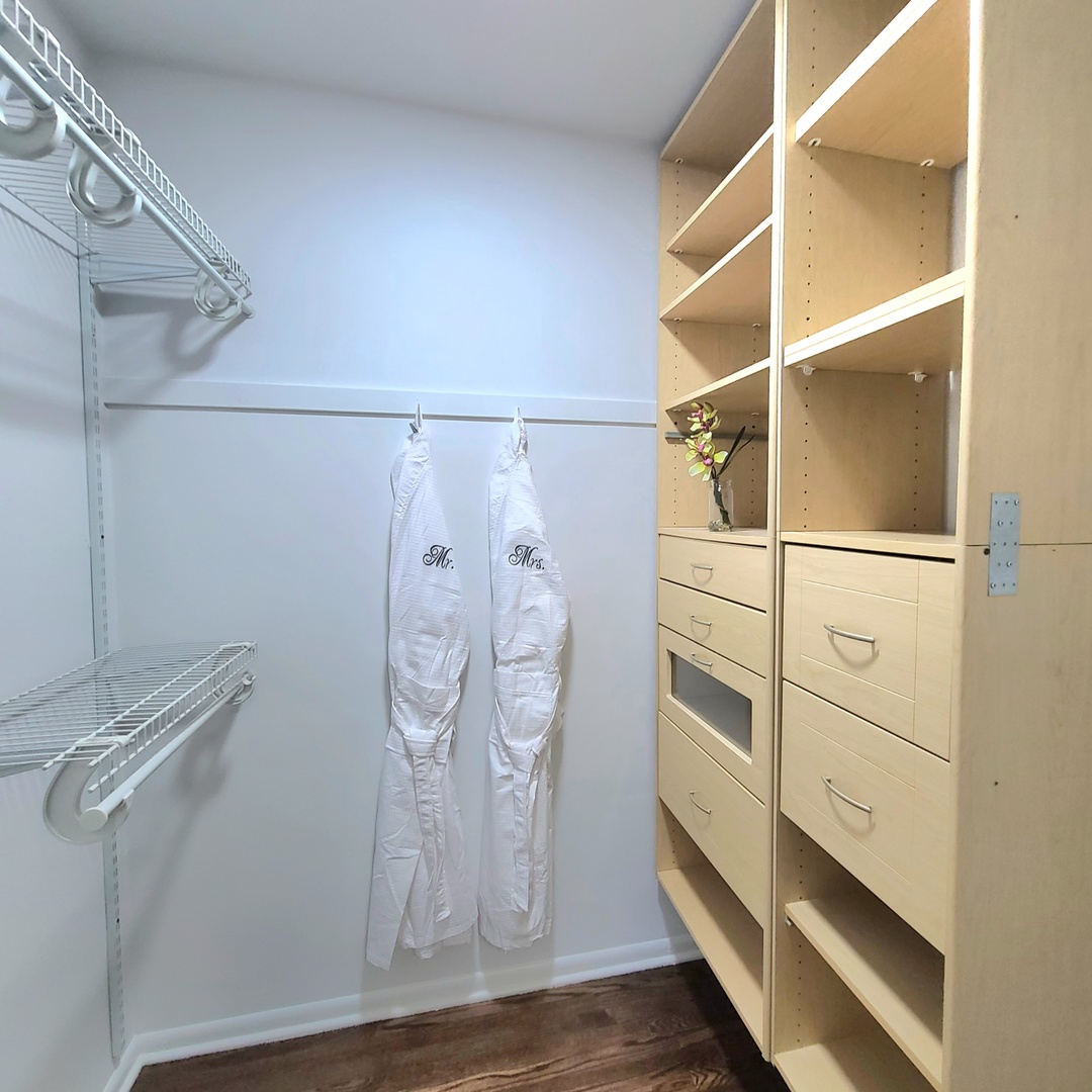 9526 S Kilbourn Avenue, Oak Lawn, IL 60453