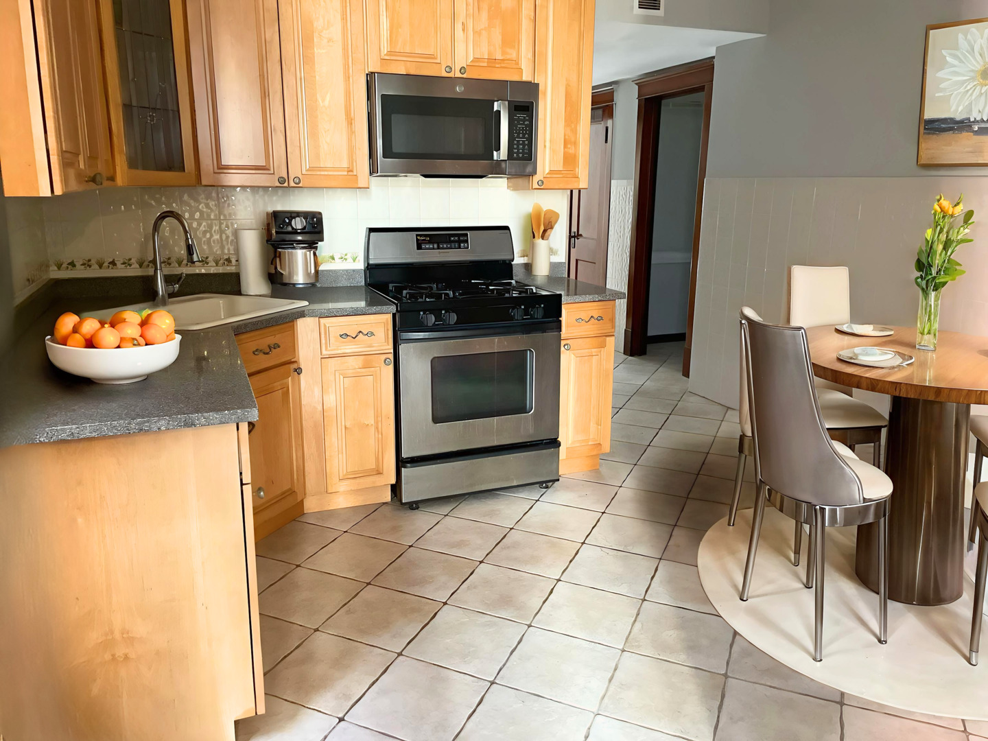 2340 W Thomas Street #2F, Chicago, IL 60622