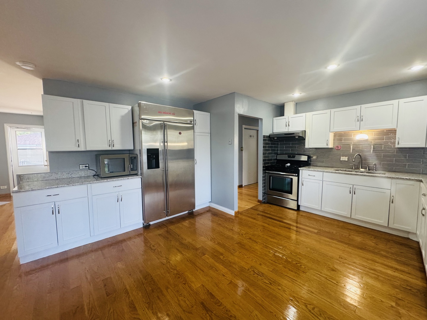 670 Lakeview Lane, Hoffman Estates, IL 60169