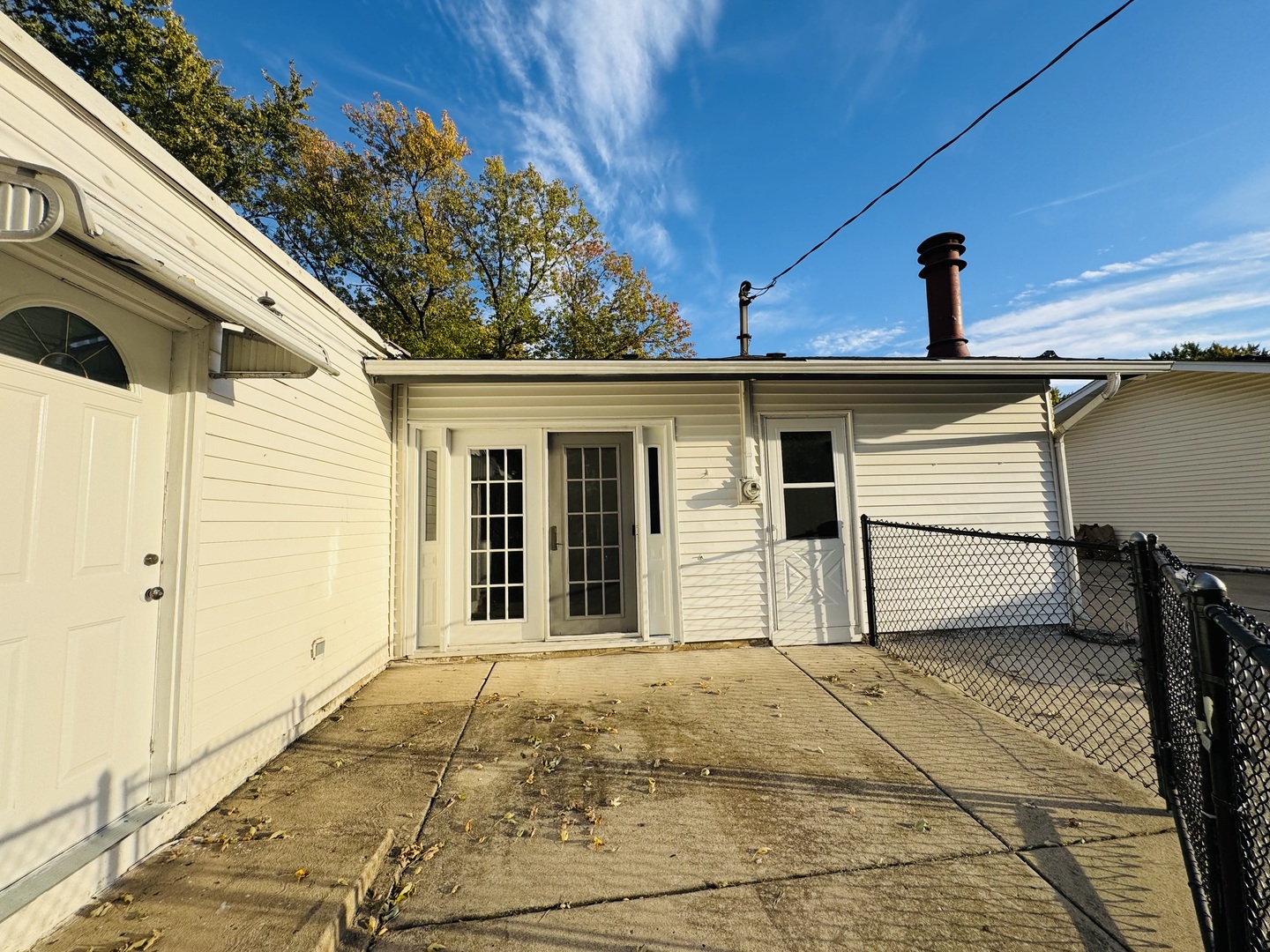 670 Lakeview Lane, Hoffman Estates, IL 60169