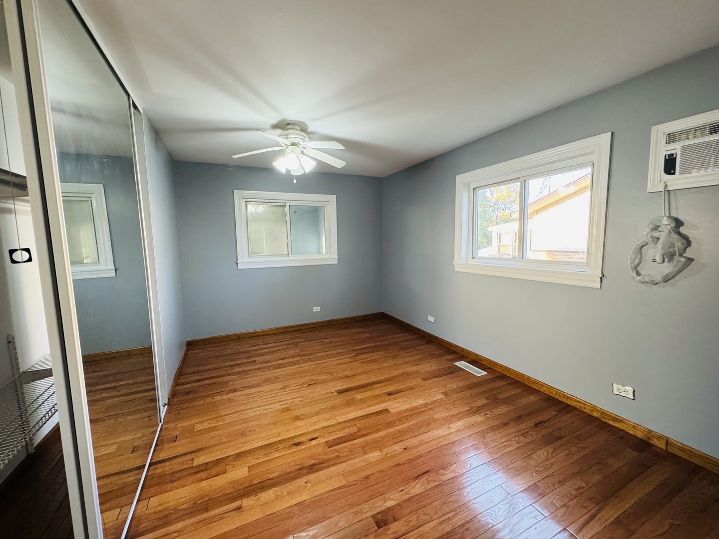 670 Lakeview Lane, Hoffman Estates, IL 60169