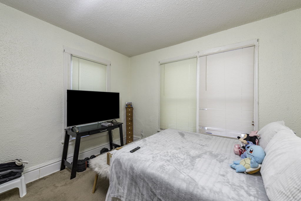 2406 Gilead Avenue, Zion, IL 60099