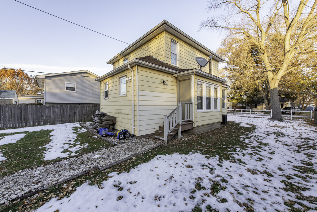 2406 Gilead Avenue, Zion, IL 60099
