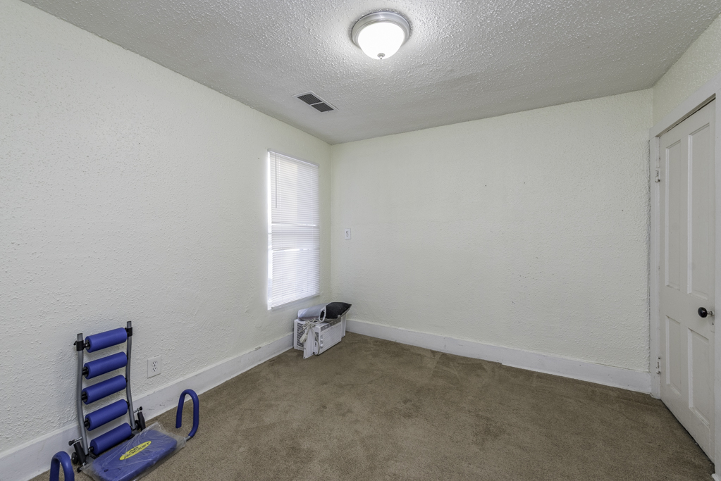 2406 Gilead Avenue, Zion, IL 60099