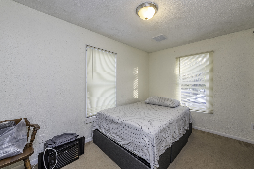 2406 Gilead Avenue, Zion, IL 60099