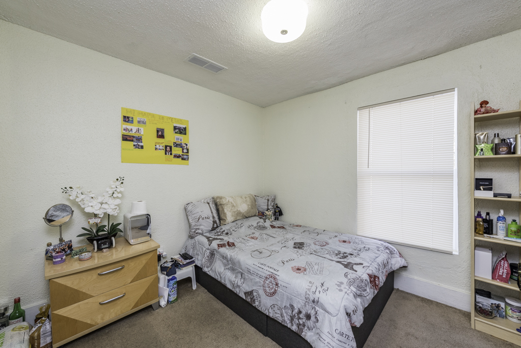 2406 Gilead Avenue, Zion, IL 60099