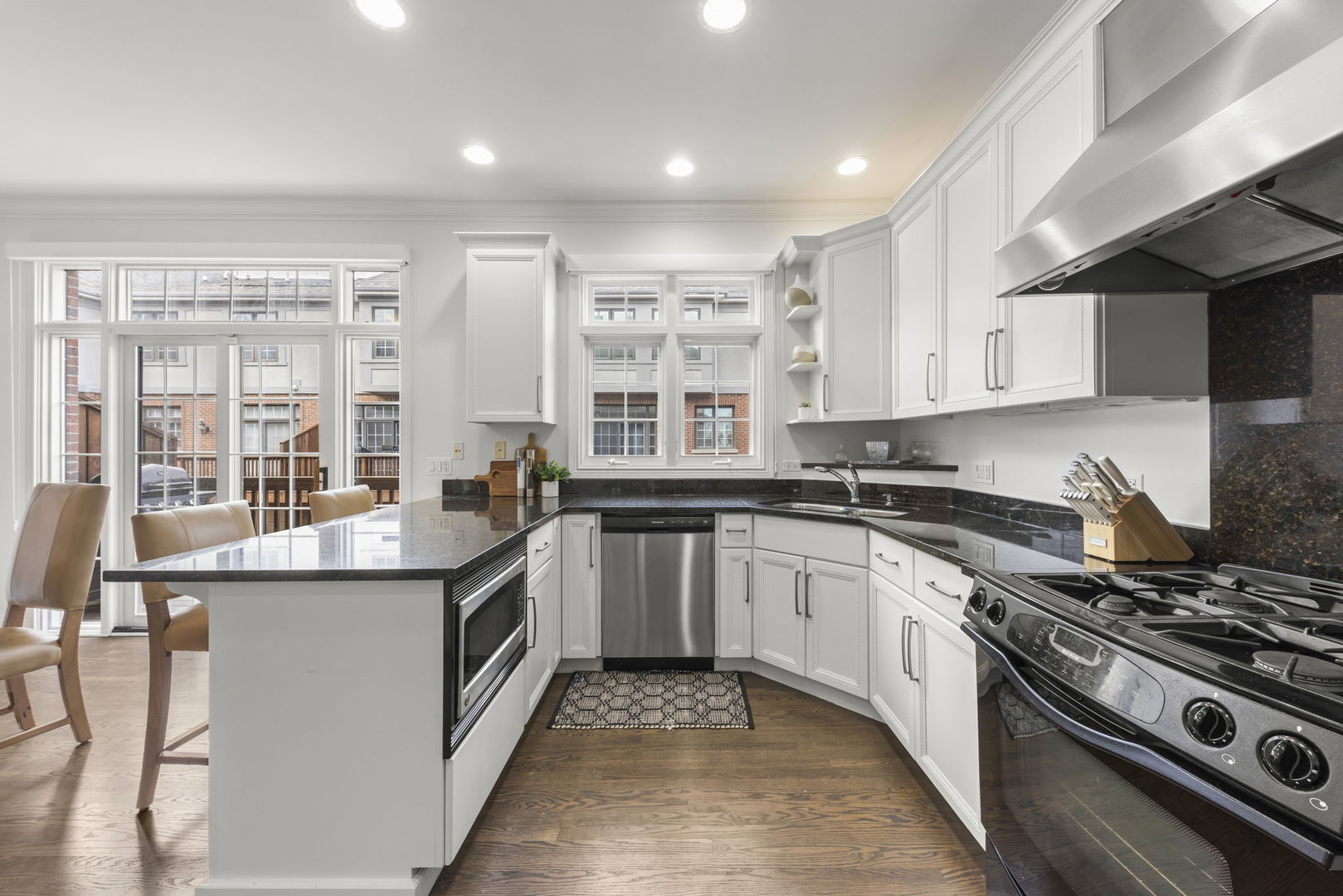 1804 Alta Vista Court, Naperville, IL 60563