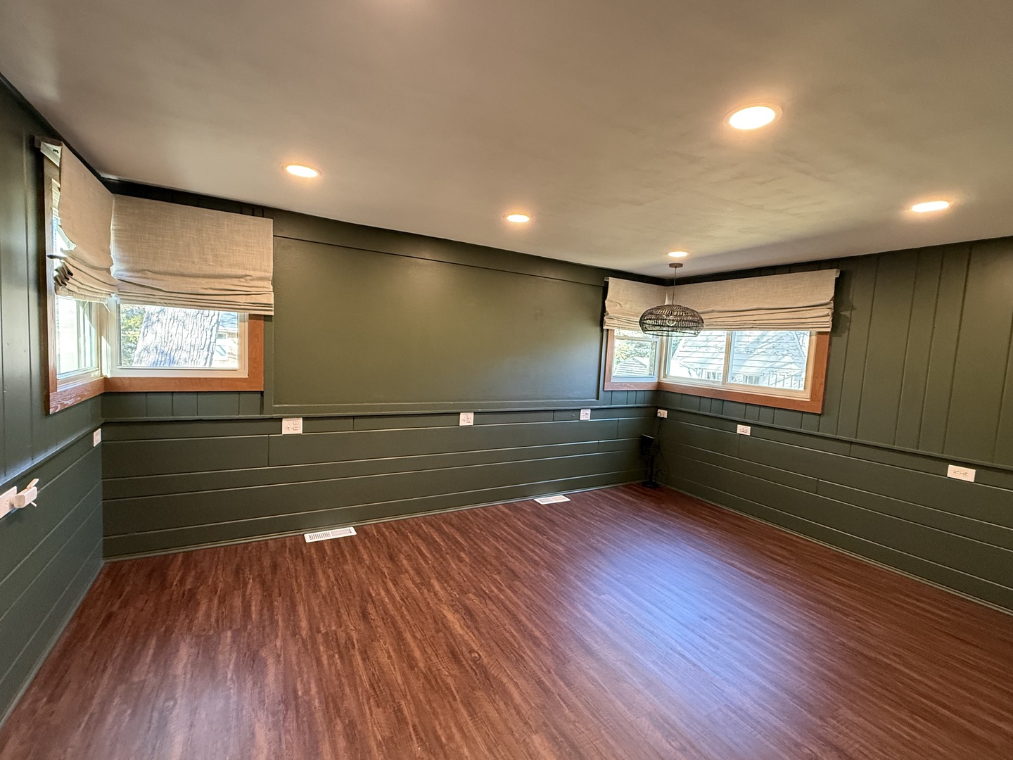 4700 Teonia Woods Drive, Rolling Meadows, IL 60008