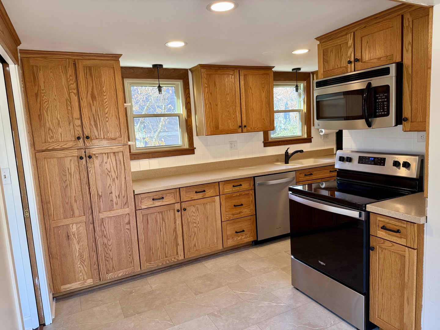 4700 Teonia Woods Drive, Rolling Meadows, IL 60008