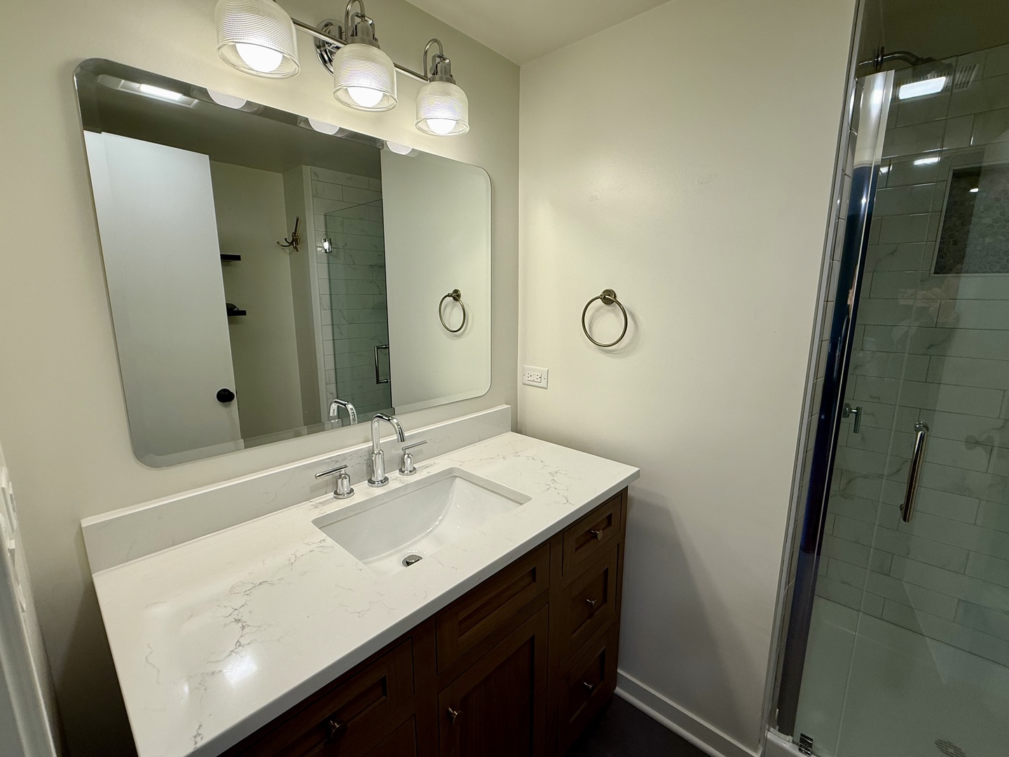 4700 Teonia Woods Drive, Rolling Meadows, IL 60008