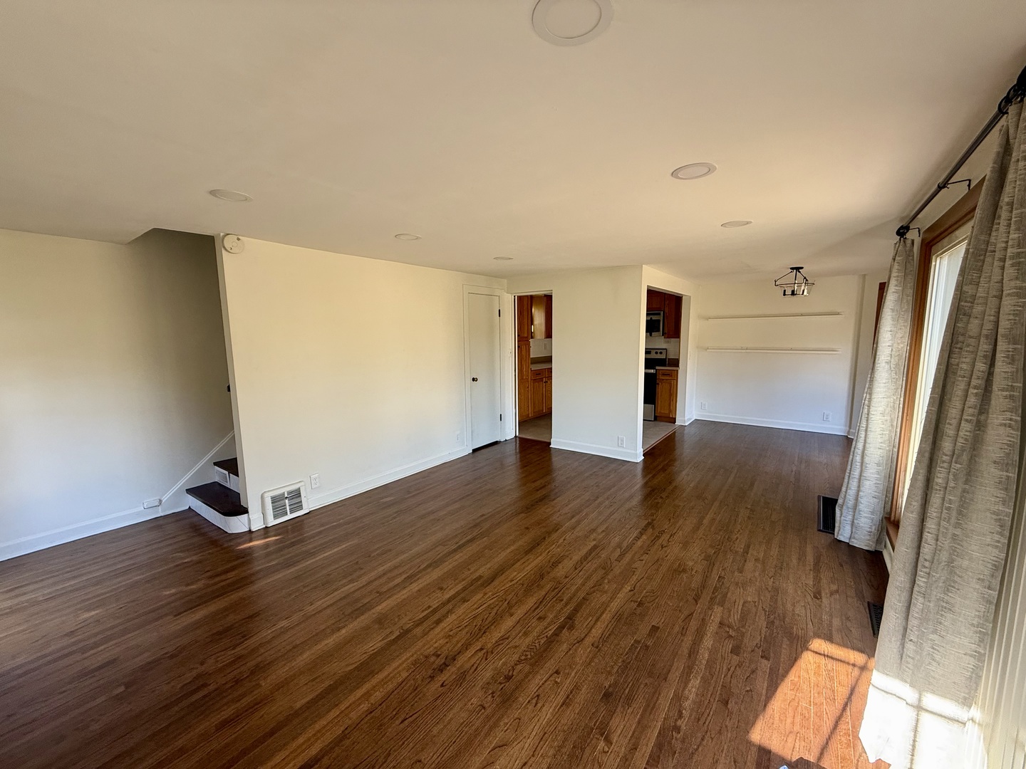 4700 Teonia Woods Drive, Rolling Meadows, IL 60008