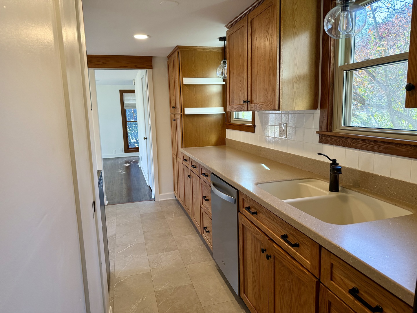 4700 Teonia Woods Drive, Rolling Meadows, IL 60008