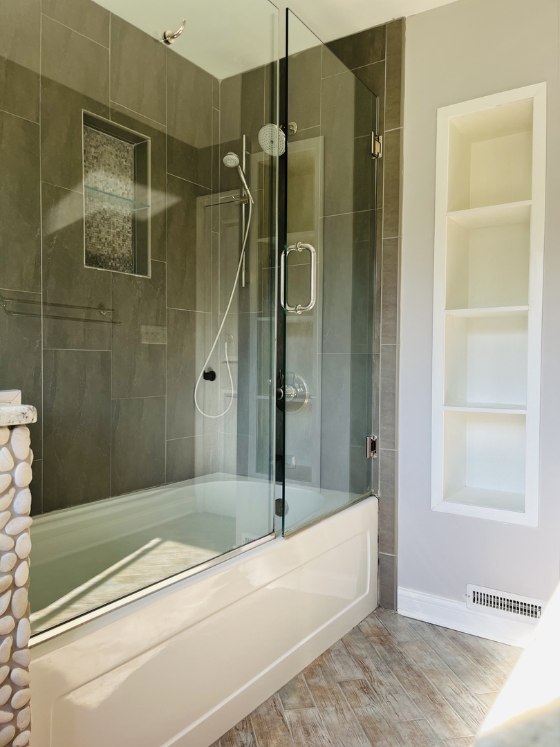 587 Front Street, Lisle, IL 60532