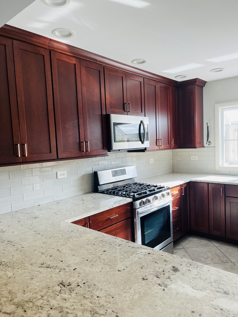 587 Front Street, Lisle, IL 60532