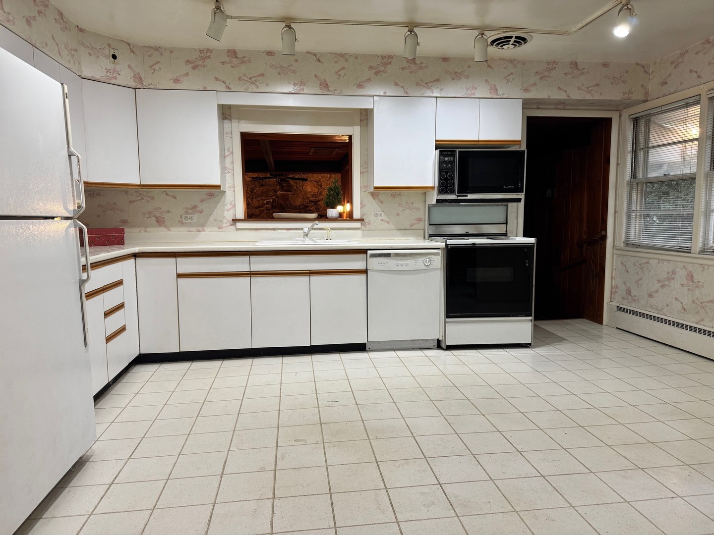 714 E Thacker Street, Des Plaines, IL 60016