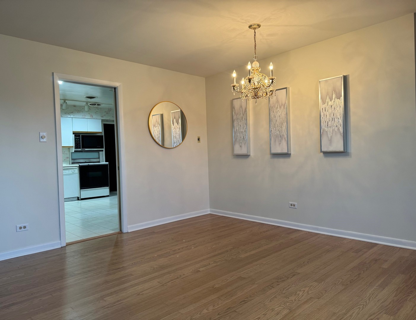 714 E Thacker Street, Des Plaines, IL 60016