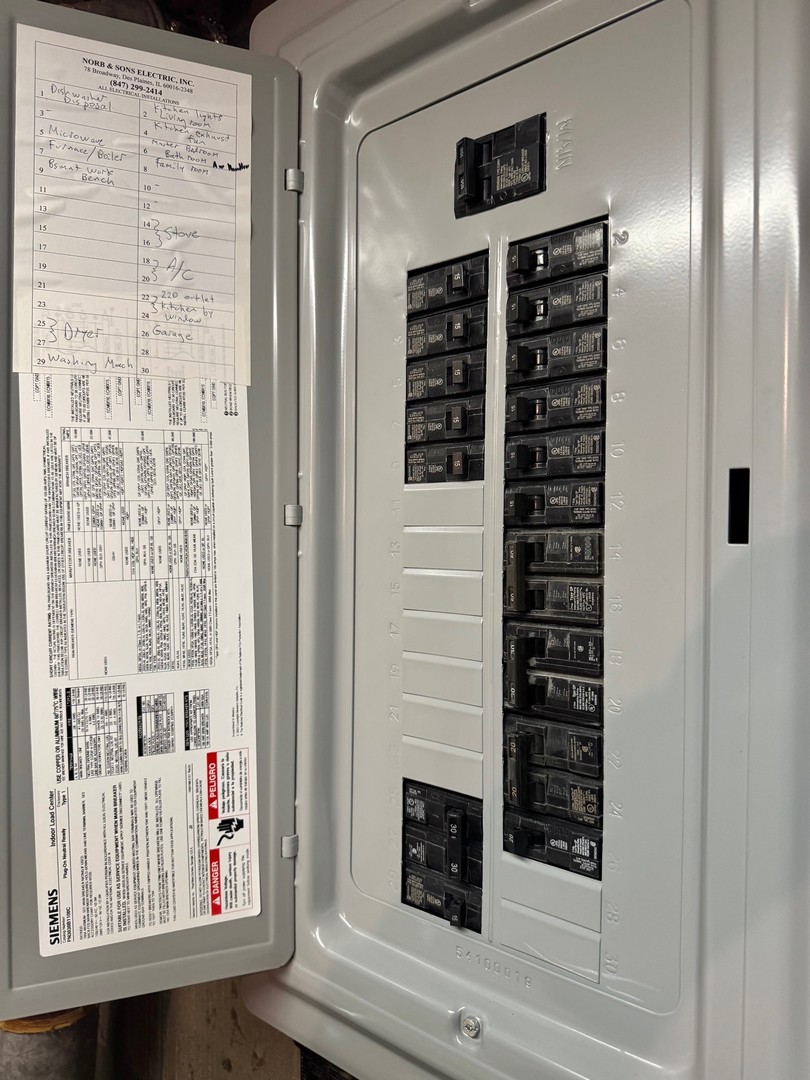 714 E Thacker Street, Des Plaines, IL 60016