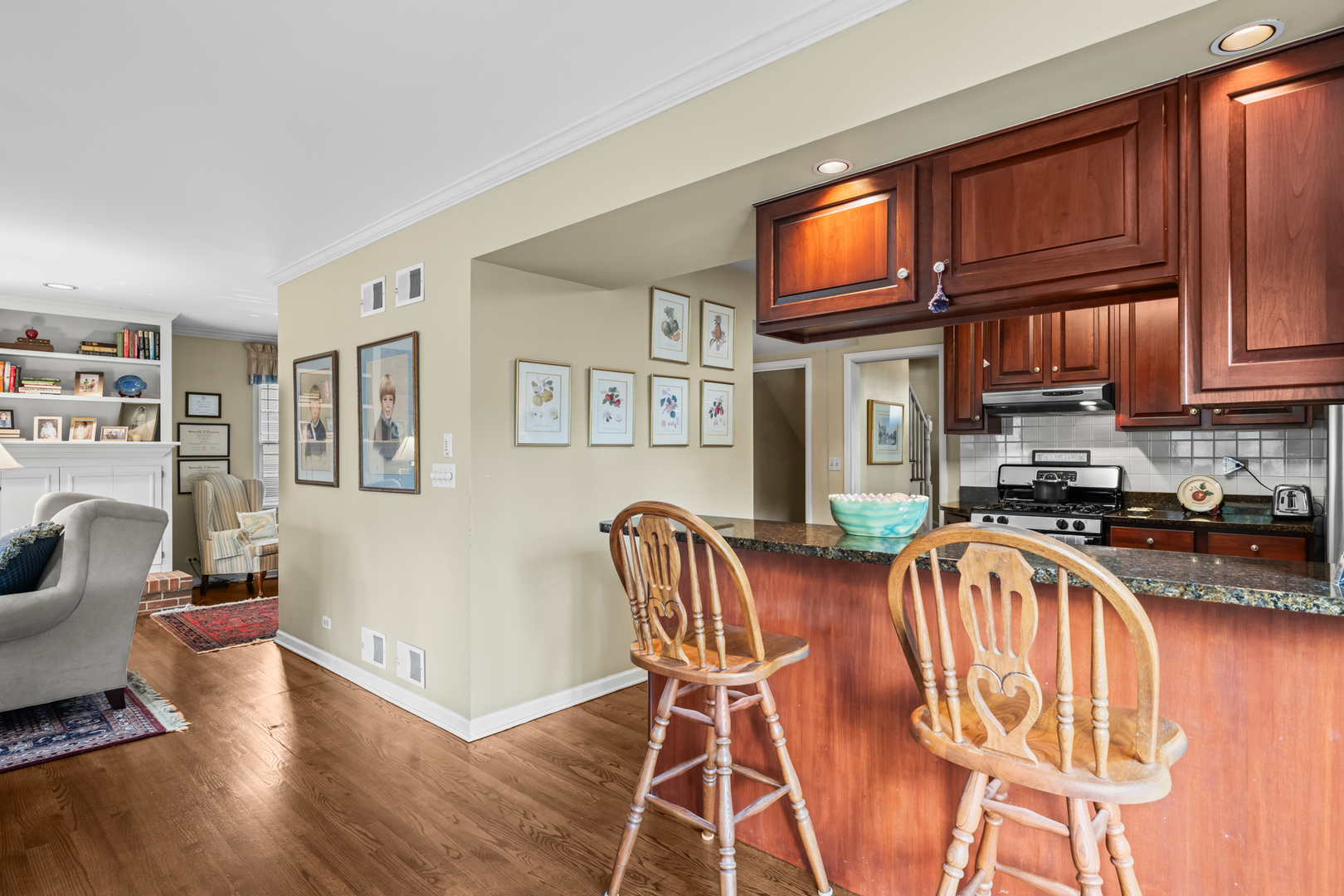 428 S Banbury Road, Arlington Heights, IL 60005