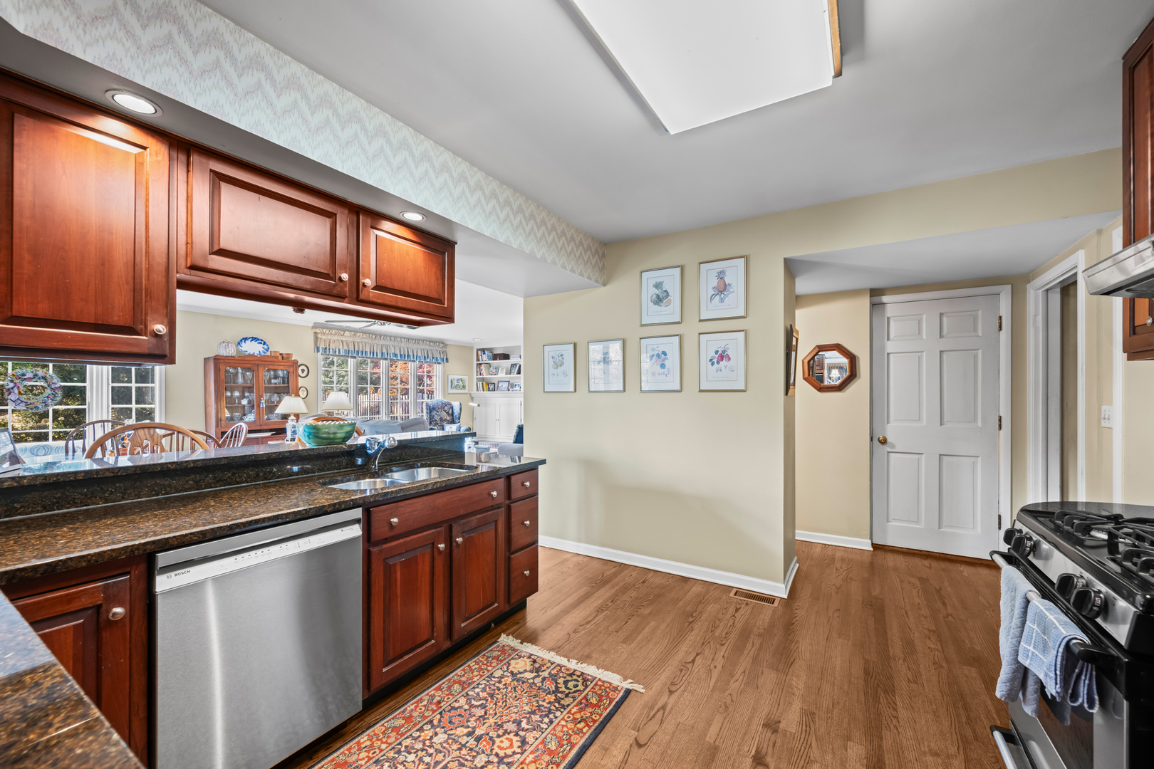 428 S Banbury Road, Arlington Heights, IL 60005