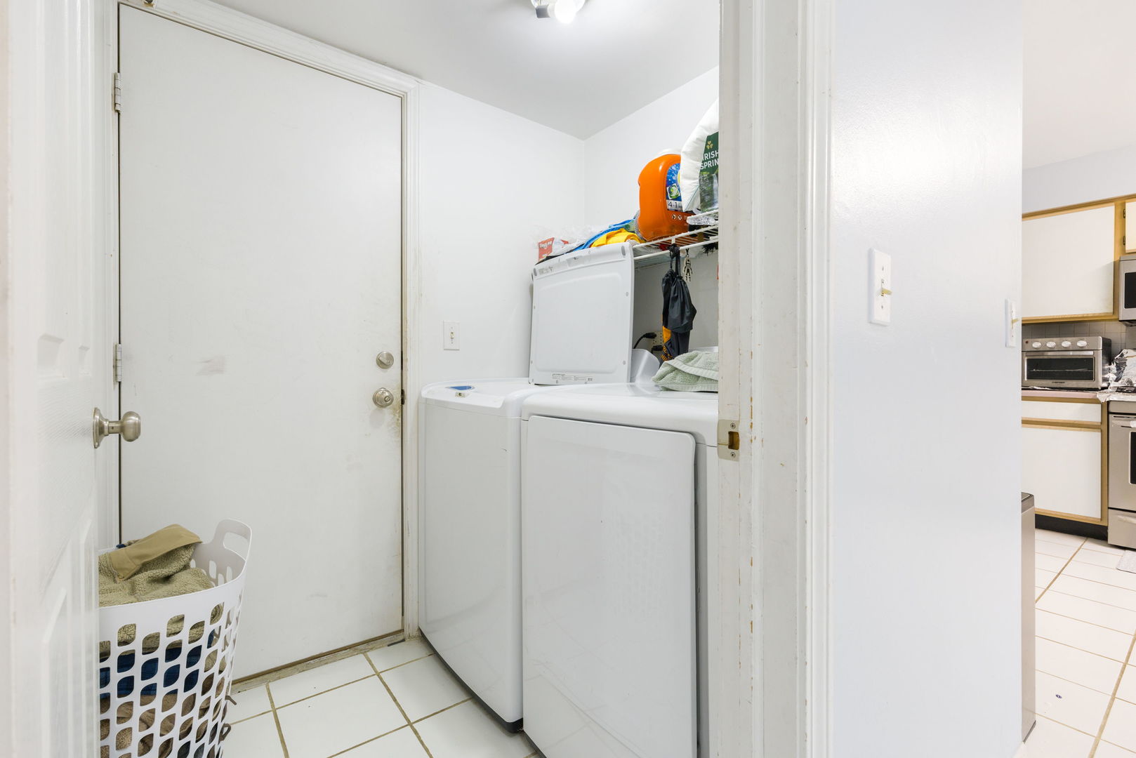 686 Legends Drive, Carol Stream, IL 60188