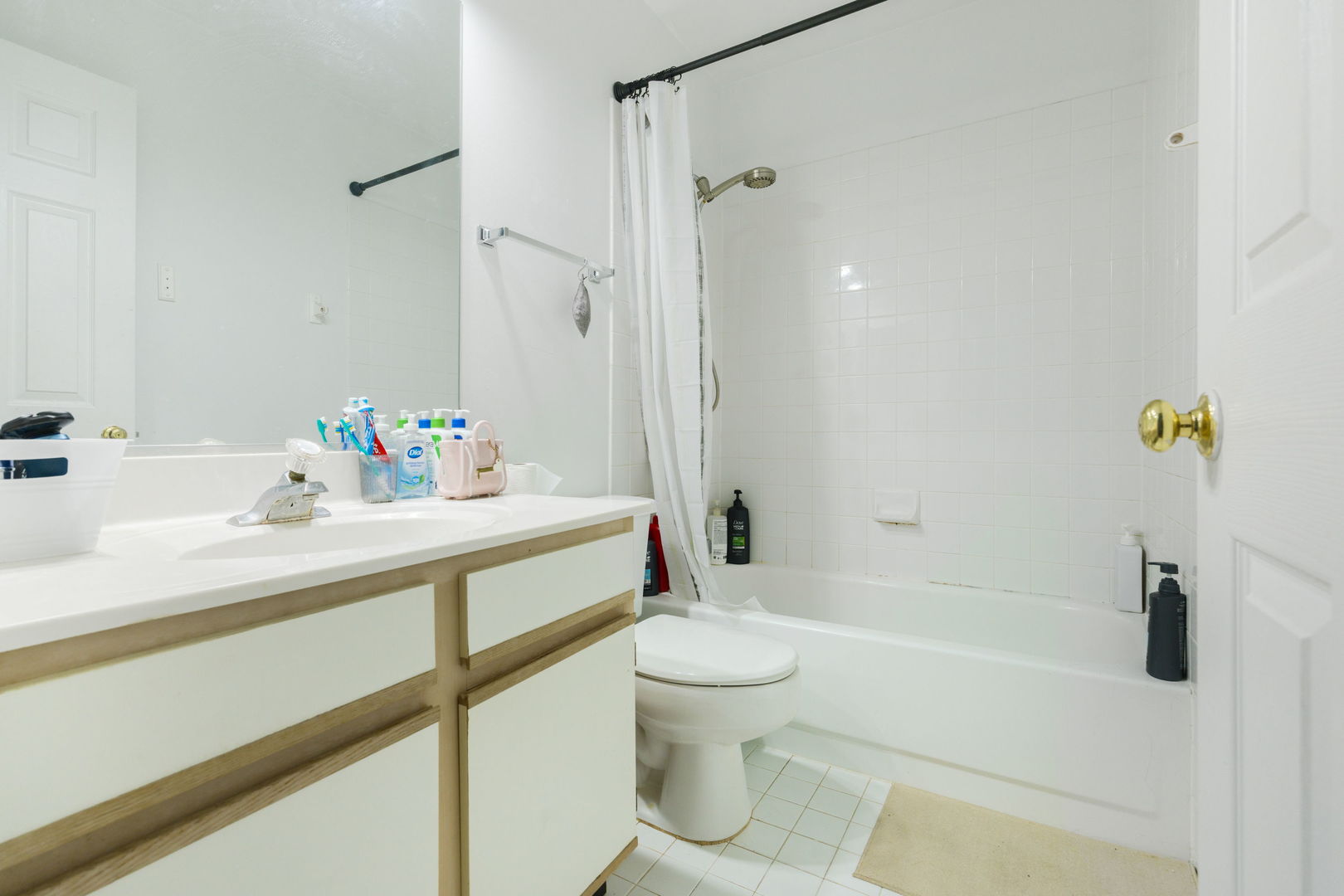 686 Legends Drive, Carol Stream, IL 60188