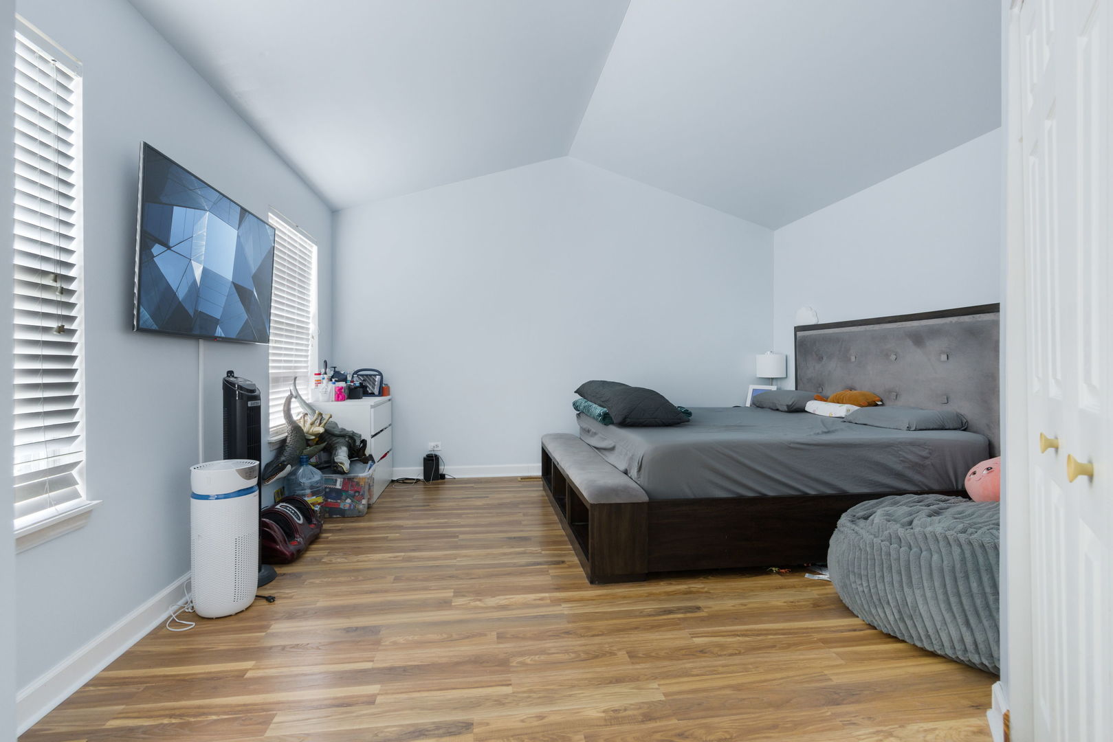 686 Legends Drive, Carol Stream, IL 60188