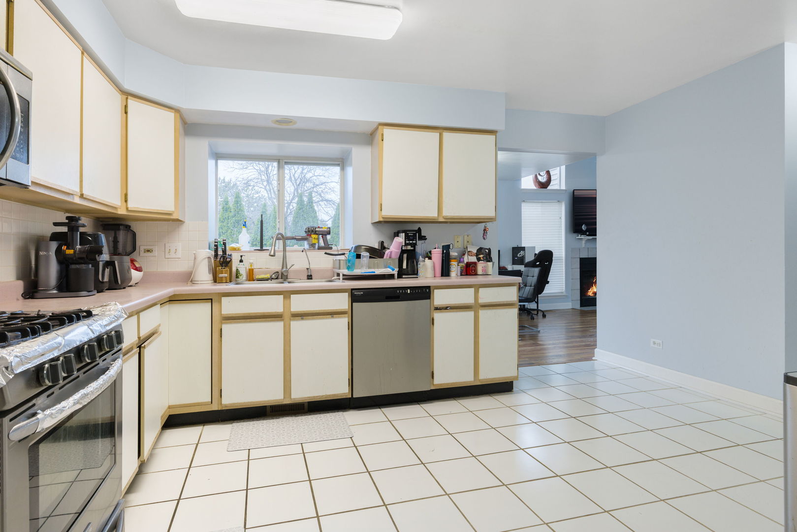 686 Legends Drive, Carol Stream, IL 60188