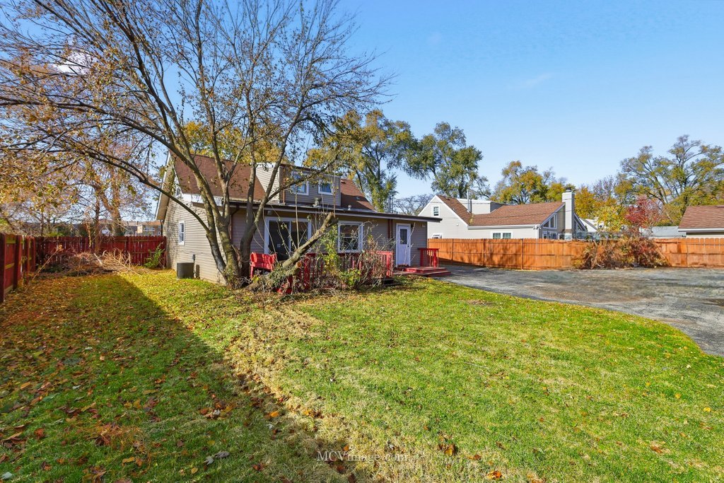 9435 S 78th Avenue, Hickory Hills, IL 60457