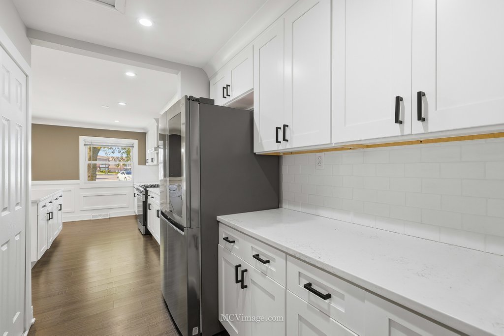 9435 S 78th Avenue, Hickory Hills, IL 60457