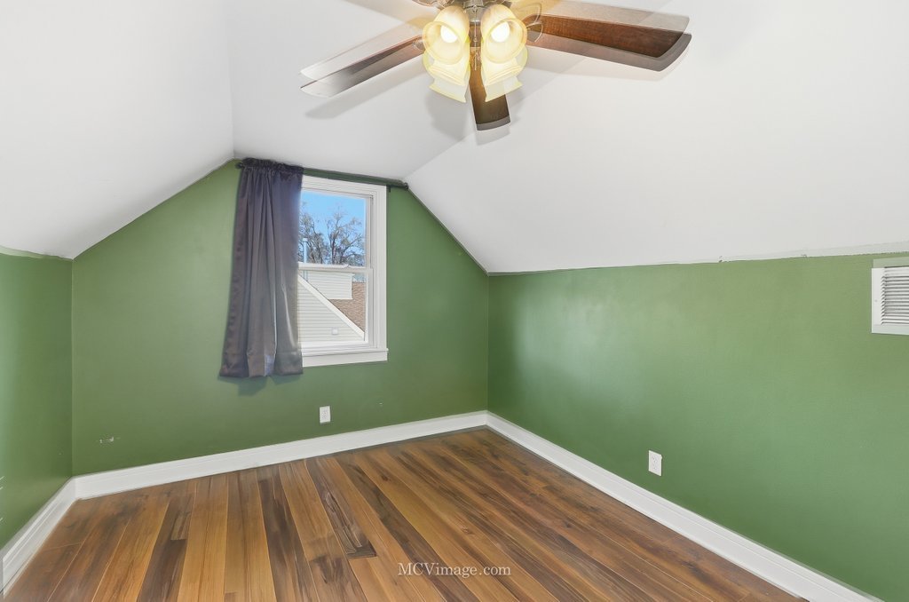 9435 S 78th Avenue, Hickory Hills, IL 60457