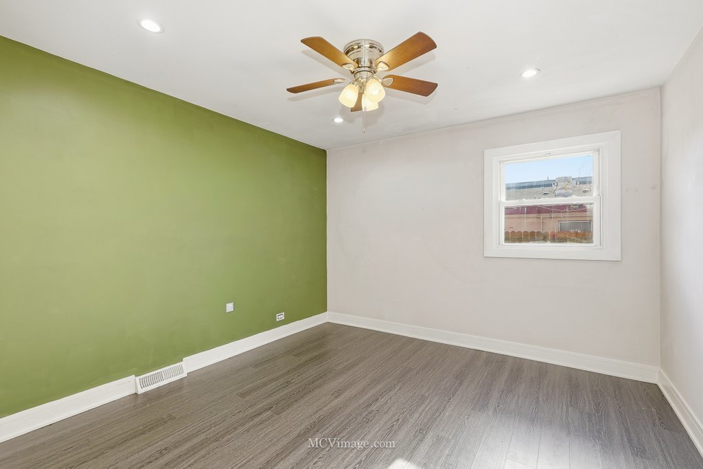 9435 S 78th Avenue, Hickory Hills, IL 60457