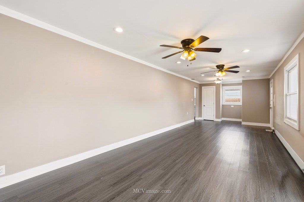 9435 S 78th Avenue, Hickory Hills, IL 60457