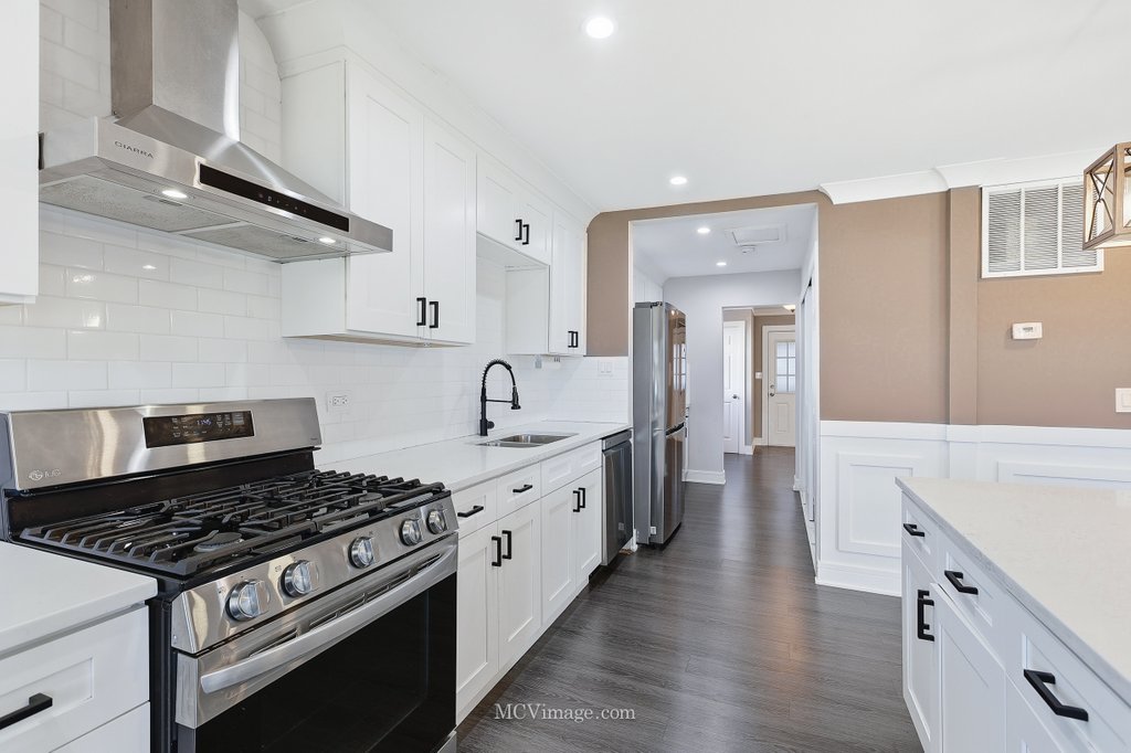 9435 S 78th Avenue, Hickory Hills, IL 60457