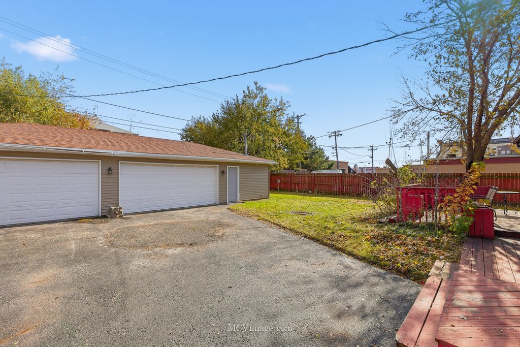 9435 S 78th Avenue, Hickory Hills, IL 60457