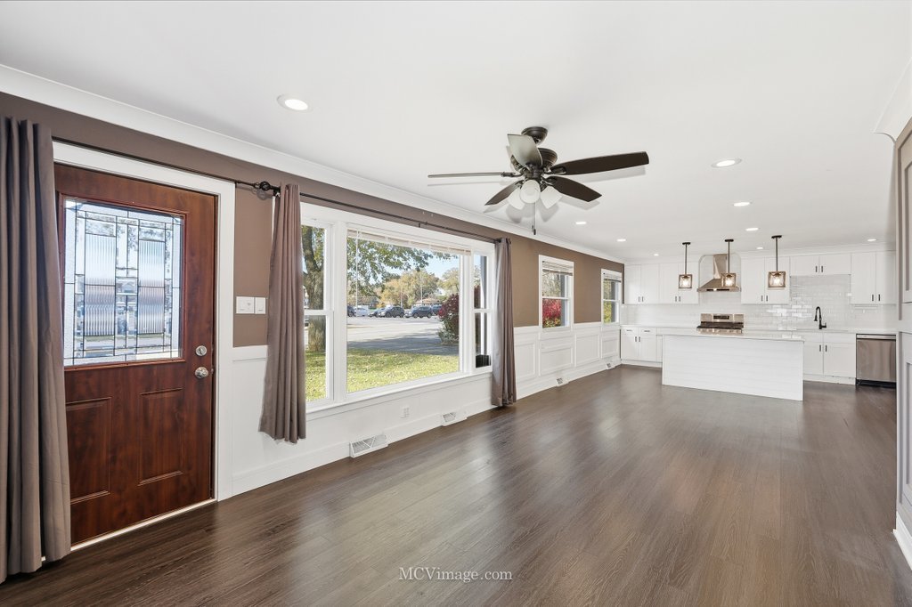 9435 S 78th Avenue, Hickory Hills, IL 60457