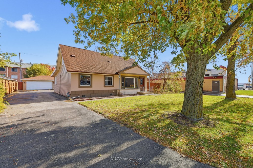 9435 S 78th Avenue, Hickory Hills, IL 60457