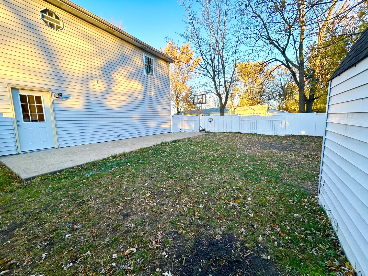 2351 Caton Farm Road, Crest Hill, IL 60403