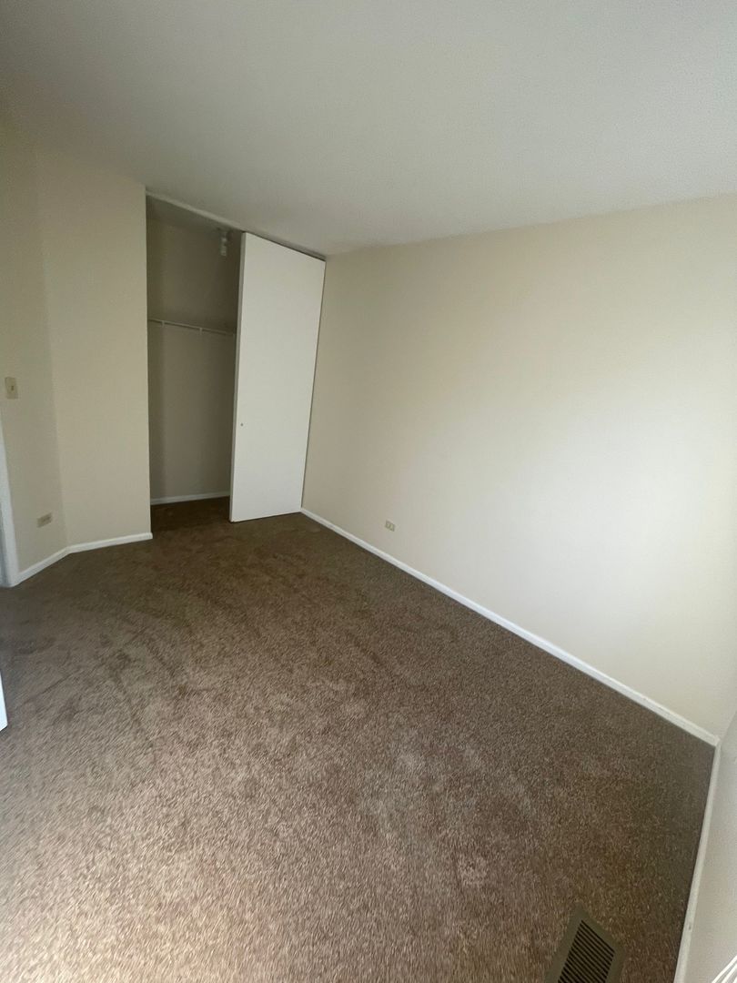 1151 Brockton Court, Aurora, IL 60504