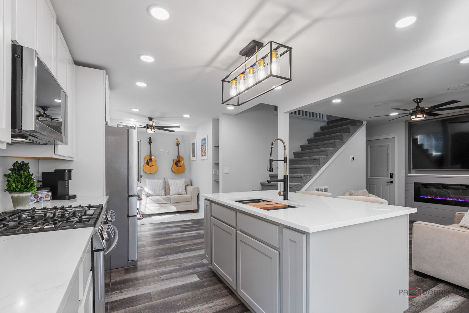 68 E Lakeview Avenue, Round Lake Beach, IL 60073