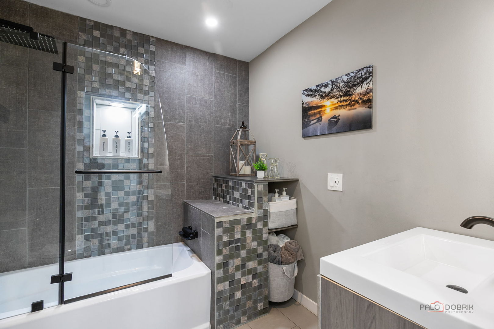 68 E Lakeview Avenue, Round Lake Beach, IL 60073