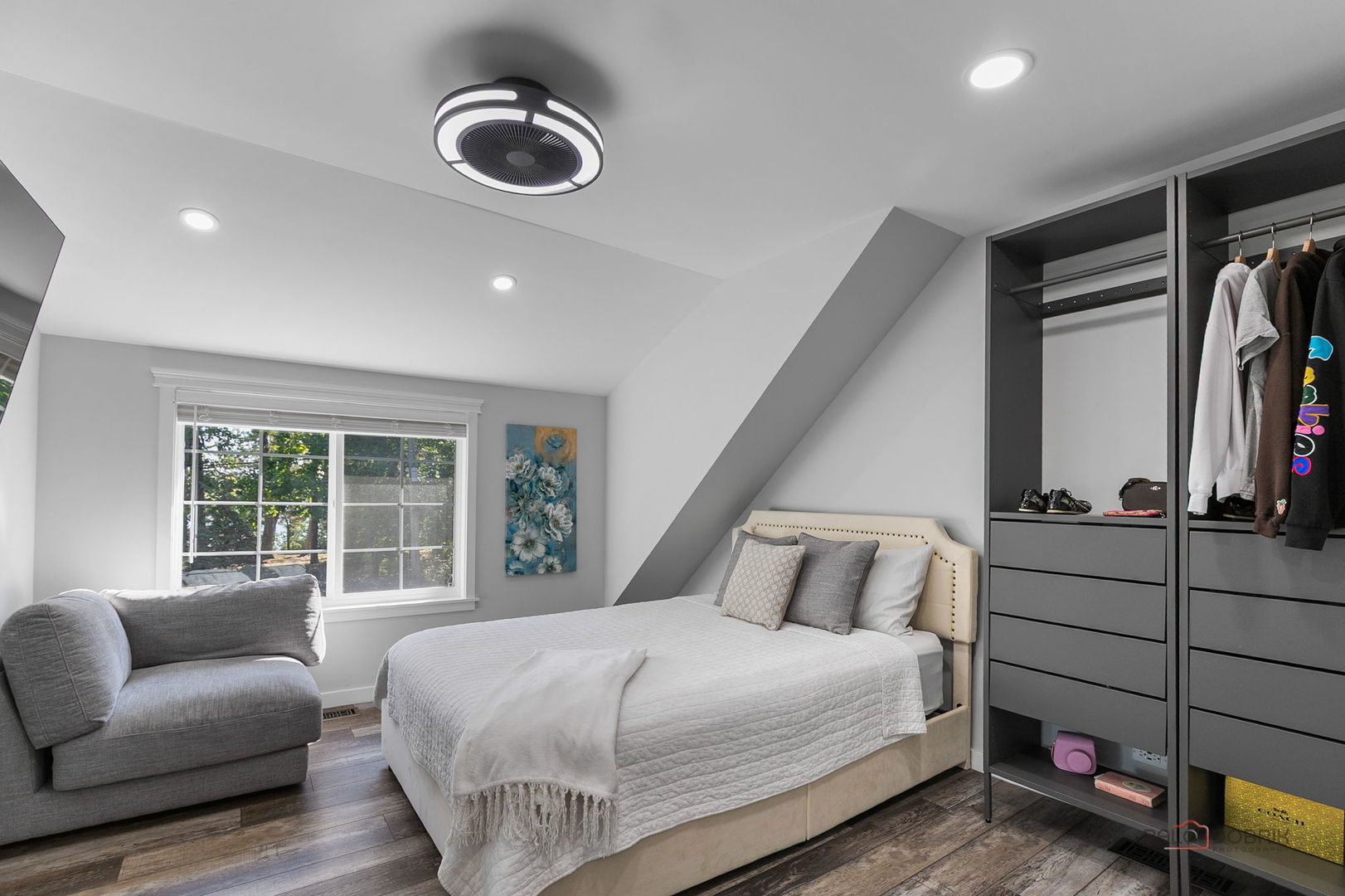 68 E Lakeview Avenue, Round Lake Beach, IL 60073