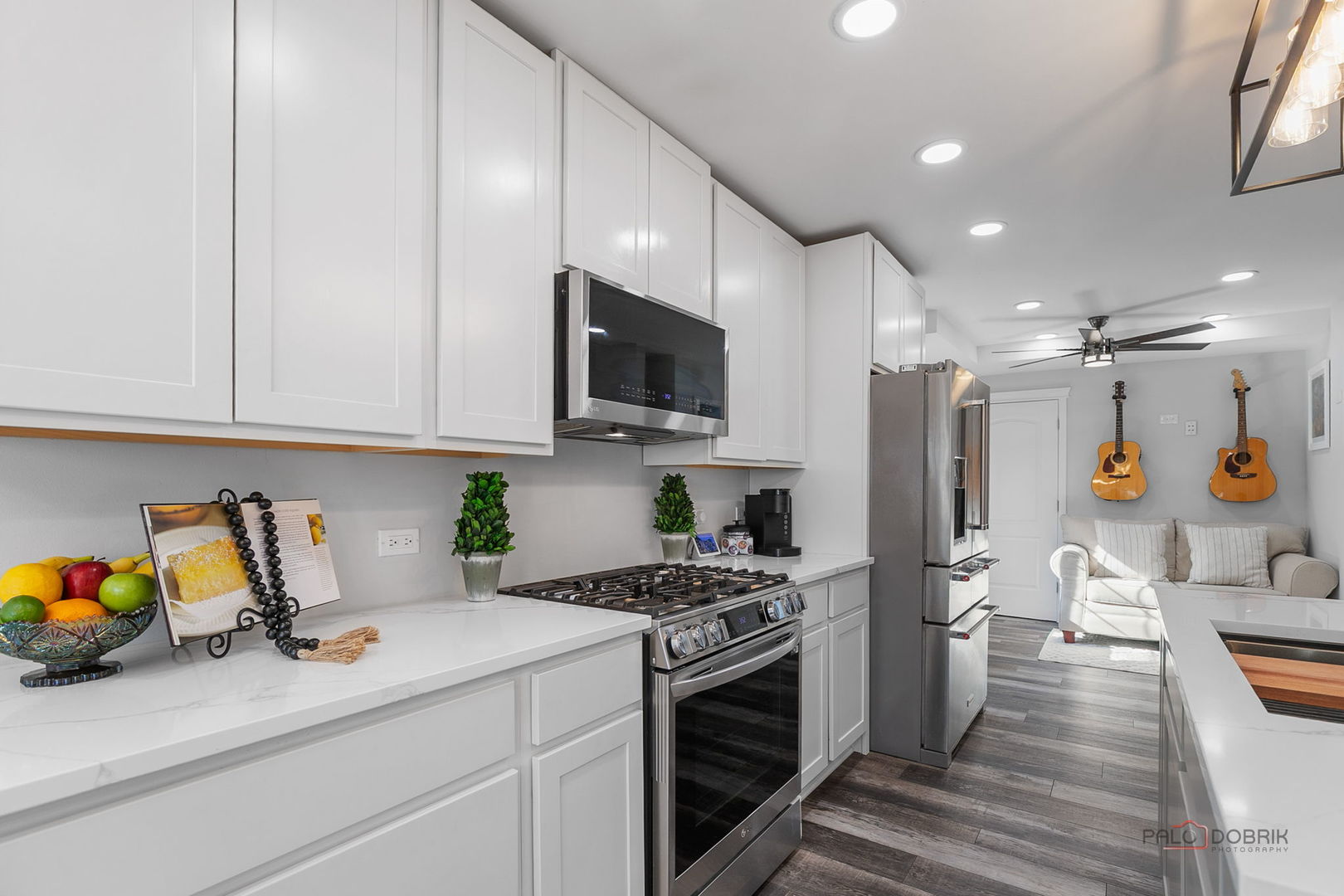 68 E Lakeview Avenue, Round Lake Beach, IL 60073