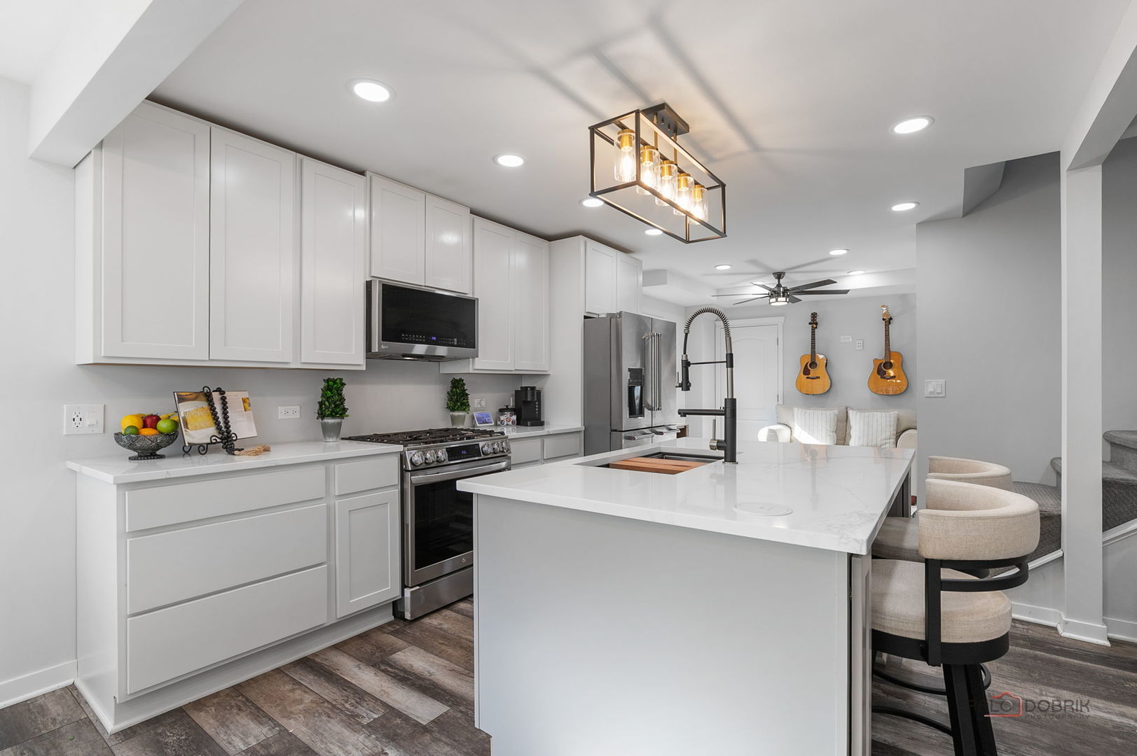 68 E Lakeview Avenue, Round Lake Beach, IL 60073