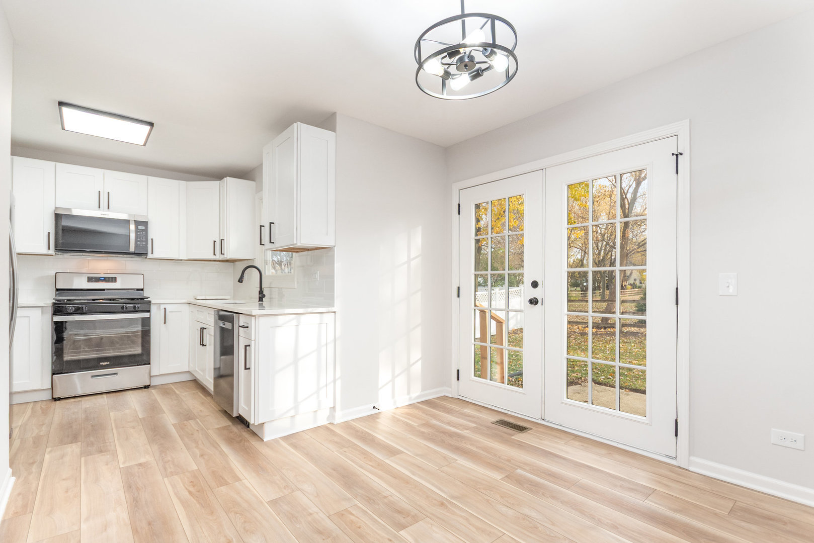 2S261 Sanchez Drive, Warrenville, IL 60555