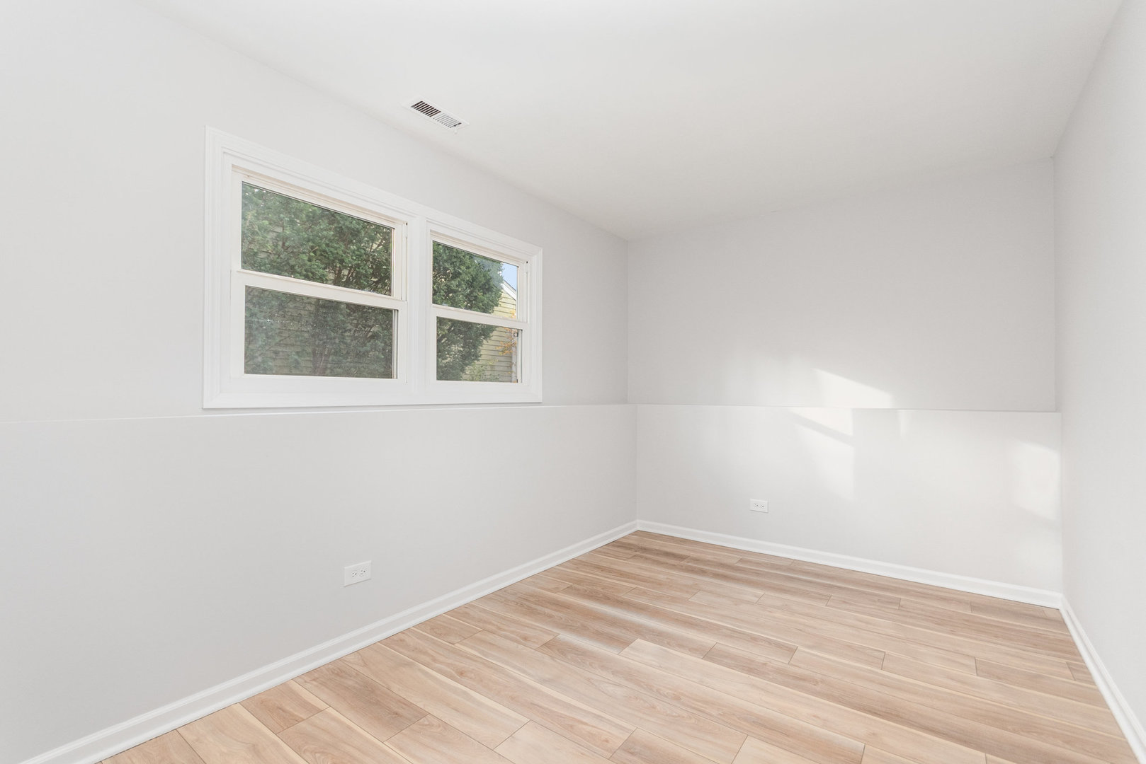 2S261 Sanchez Drive, Warrenville, IL 60555