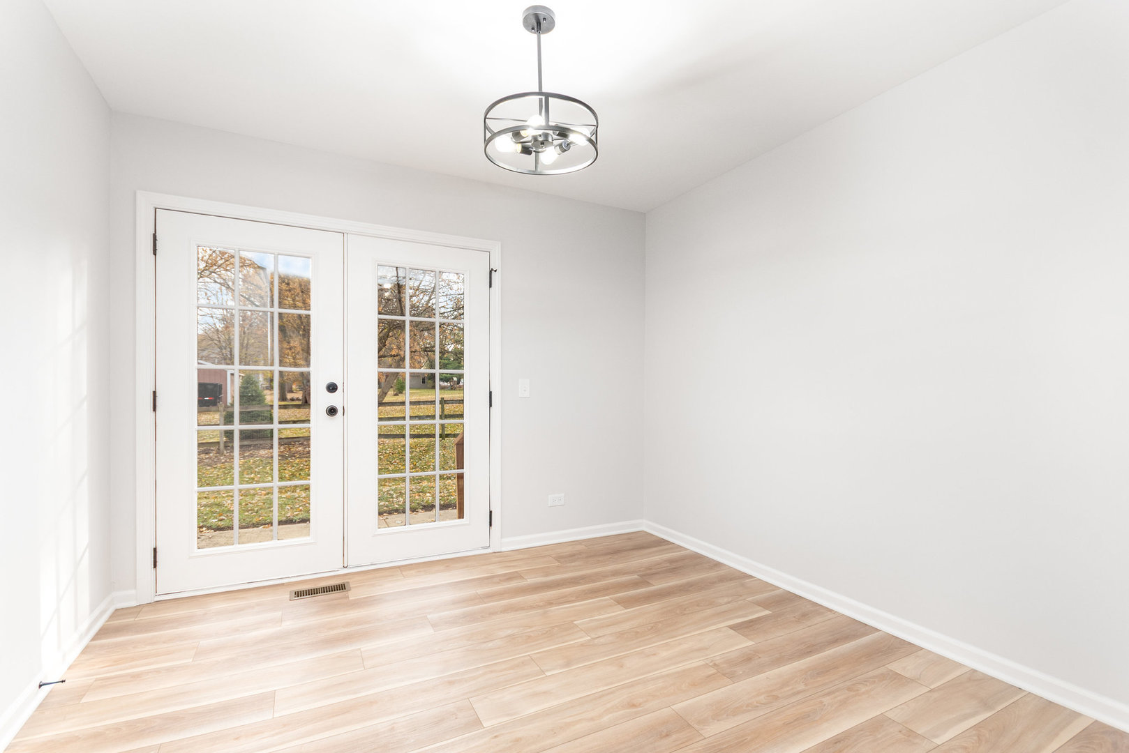 2S261 Sanchez Drive, Warrenville, IL 60555