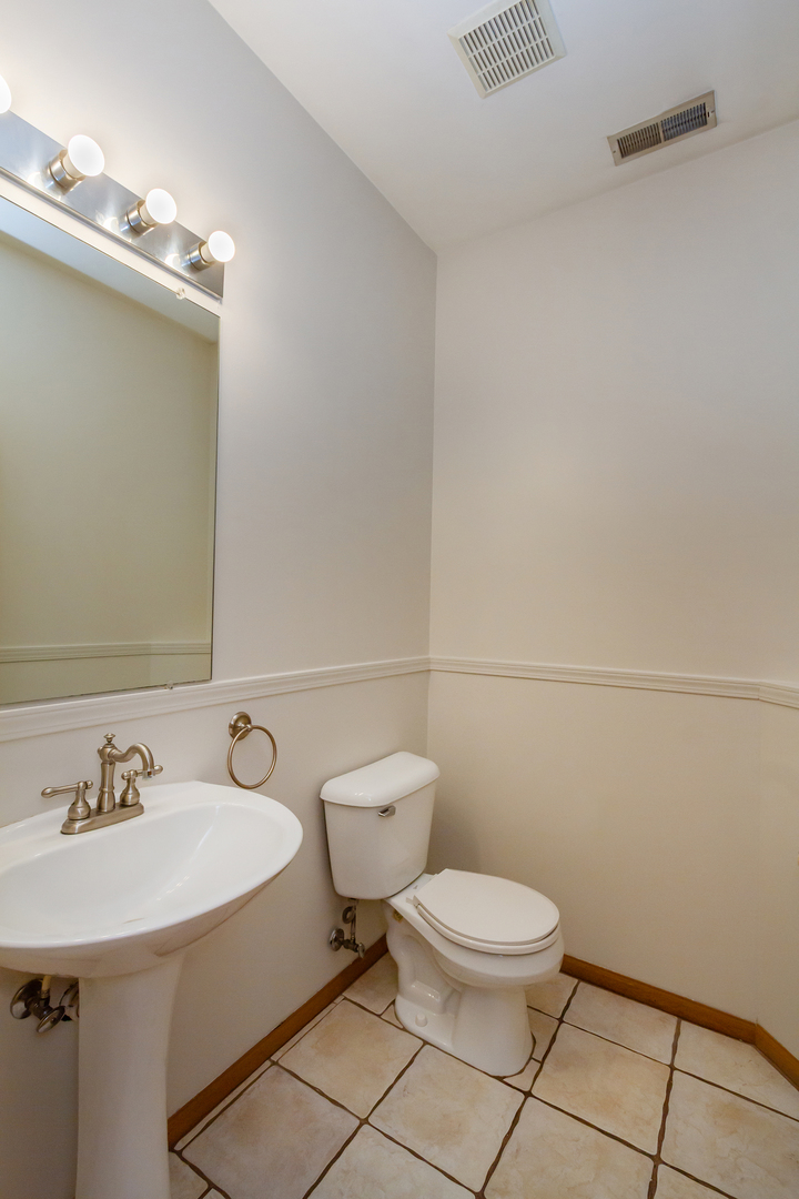 1244 Brookdale Drive #1244, Carpentersville, IL 60110