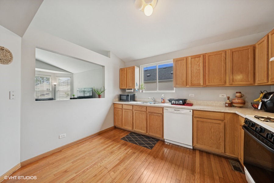 859 Symphony Drive, Aurora, IL 60504