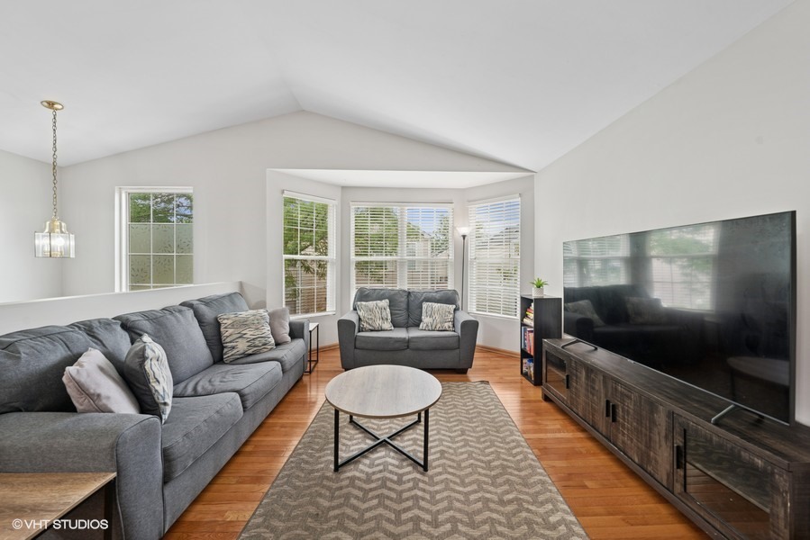 859 Symphony Drive, Aurora, IL 60504